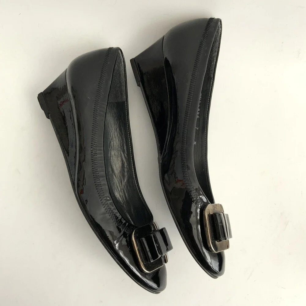 Stuart Weitzman Patent Leather Bow Front Wedge Black 7 - Picture 6 of 12